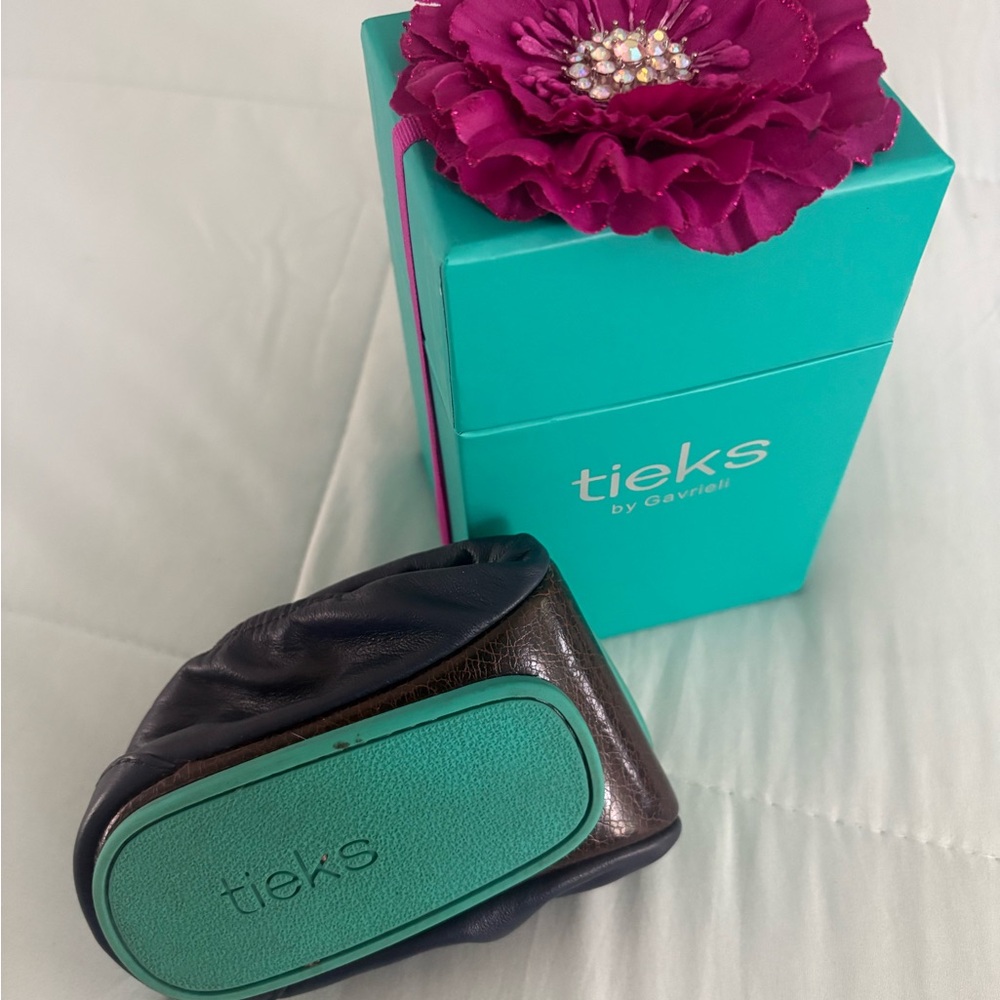 Tieks Black and Teal Flats. Inc, Tote size 9